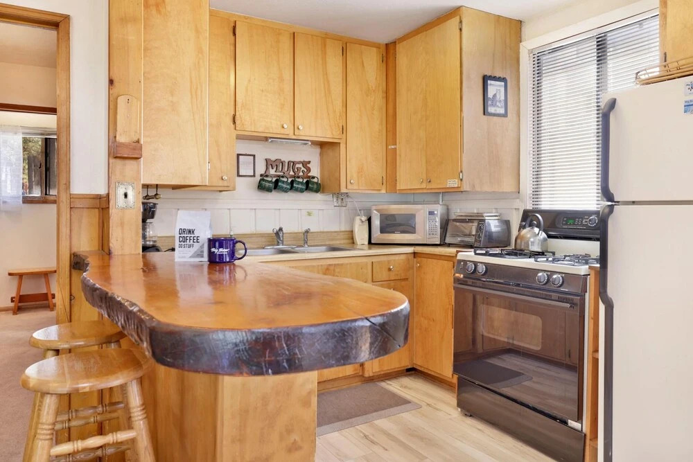 Jus’ Restin Village Retreat | Steps to Big Bear Village, Dining & Shops