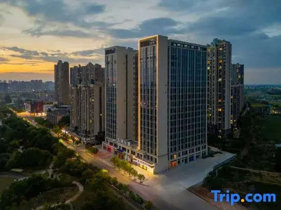 Yinchi Business Hotel (Jinxian County IM Plaza)