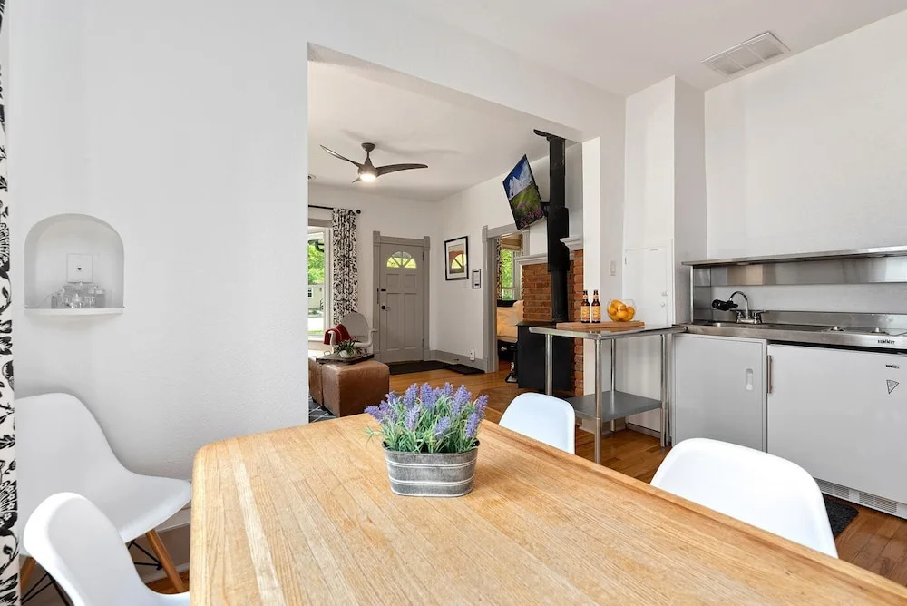Lola House! Cozy comfort, Prime Old Town Location