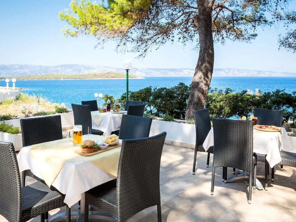 Elegant Resort Stay for 4 in Jelsa