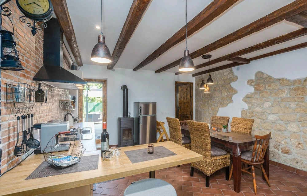2 Bedroom Beautiful Home In Porec