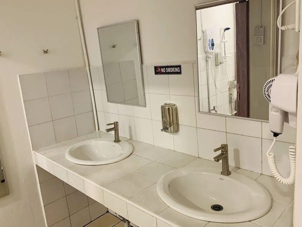 SPOT ON 89900 Jesselton Capsule Inn