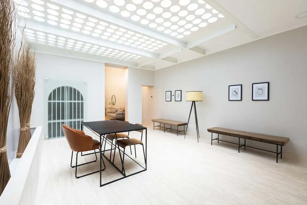 Sonder at Via Croce