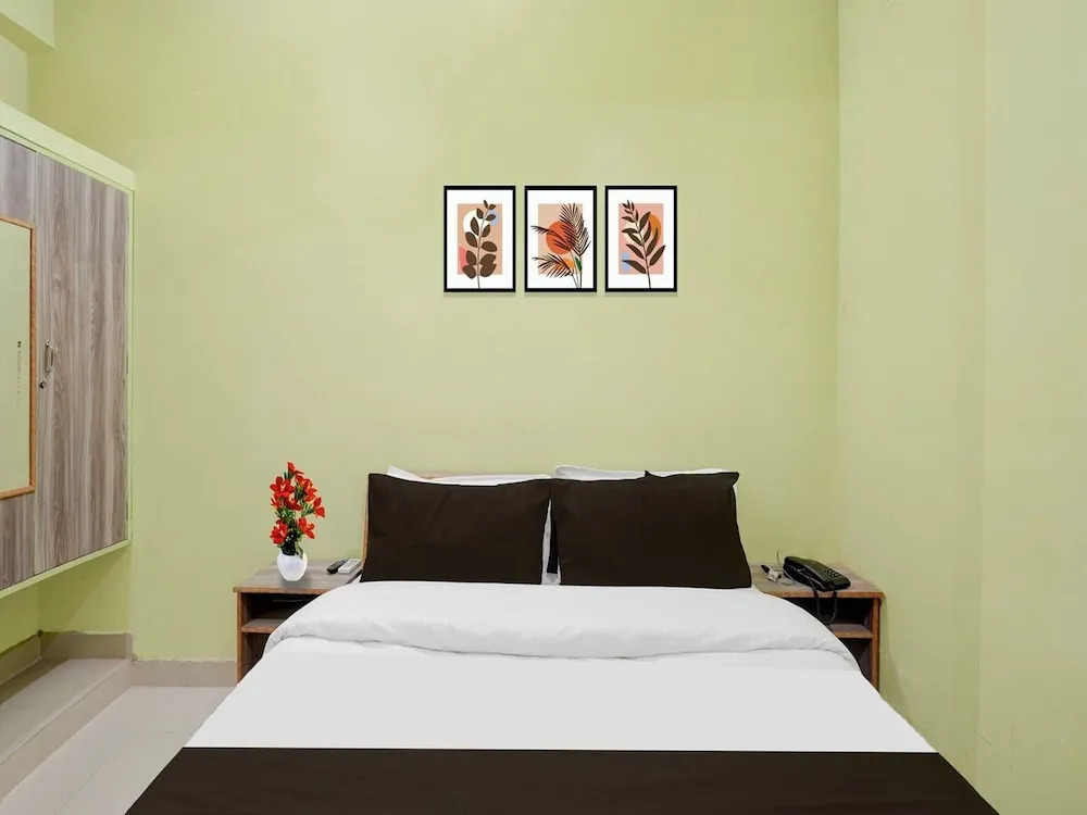 Deluxerajgir Junction Hotel Mamta Kutir