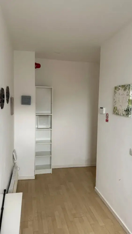 Two Bedroom Balcony Apartment Liverpool