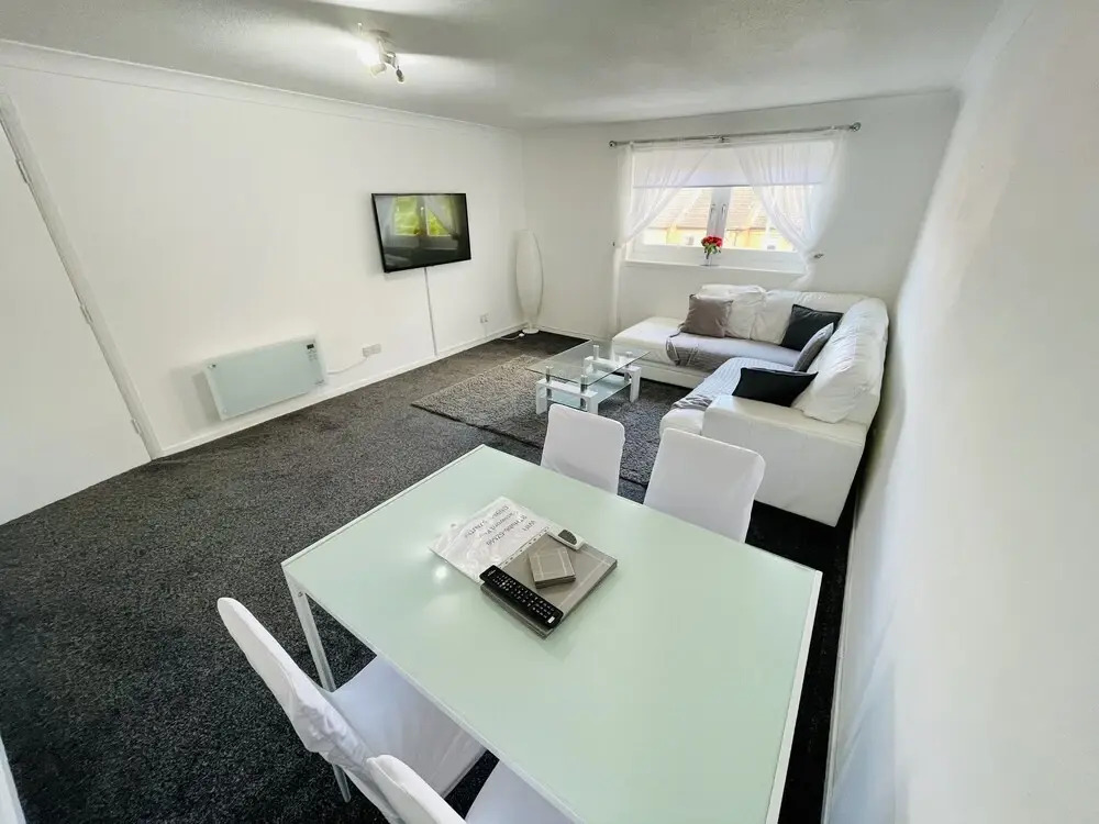 Modern 2 bed Apartment Near City Centre
