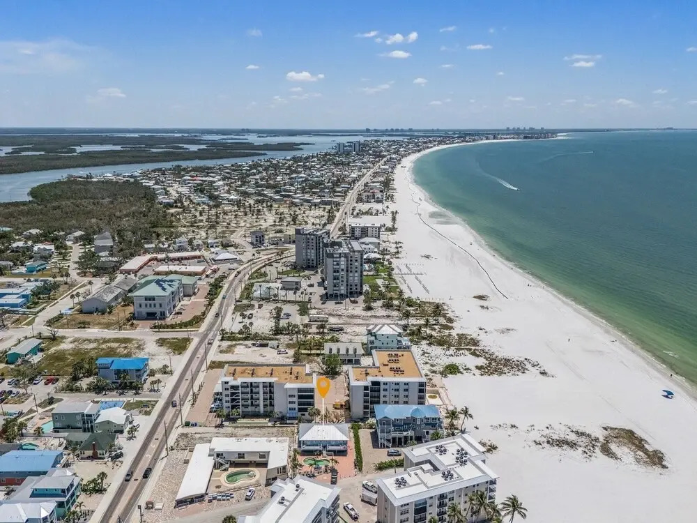 50 Seaside Stay: 4bd/3ba Duplex W/ Pool! 4 Bedroom Home