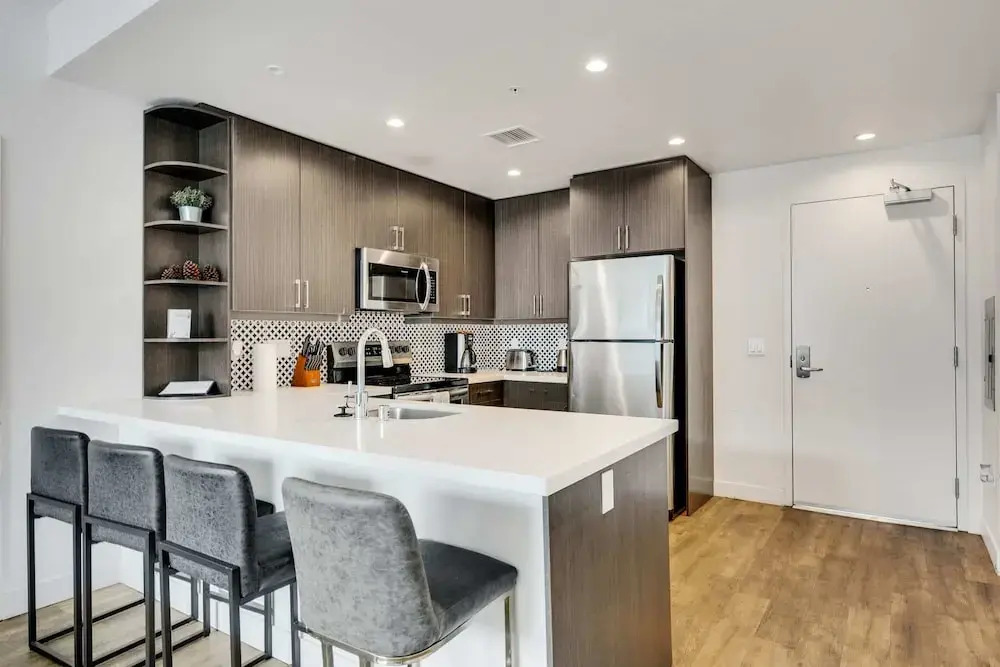 Stylish 2BR Family Apartment by Dtla