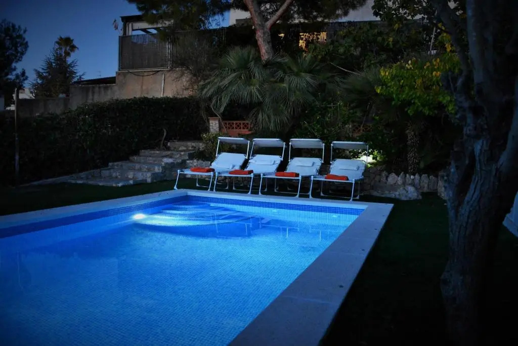 Villa Sitges Les Moreres Beach 15 minutes walking AC Very Confortable Nice Outdoor Areas Pool very sunny