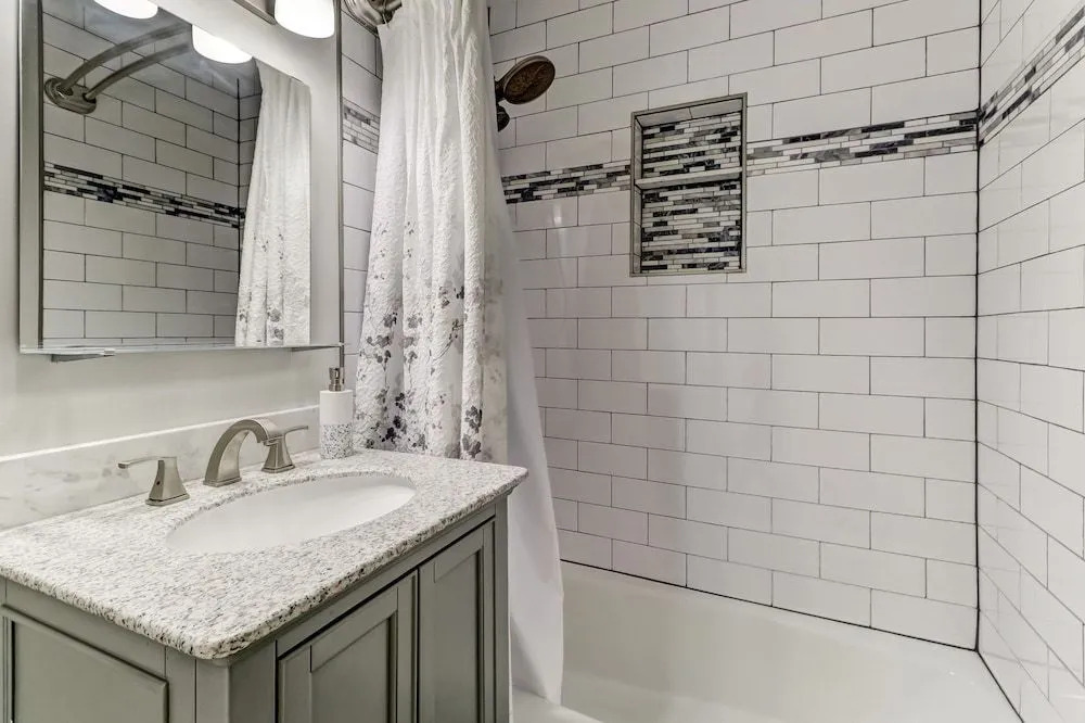 Private Pool Oasis, Walking Distance to the Beach