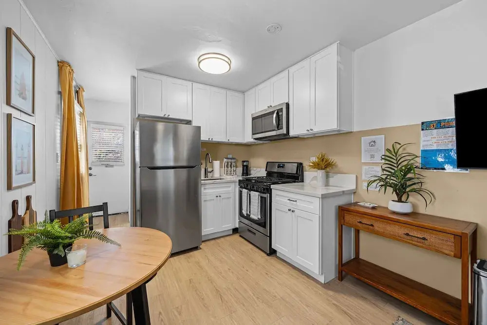 Live Like a Local - Studio With Huge Backyard
