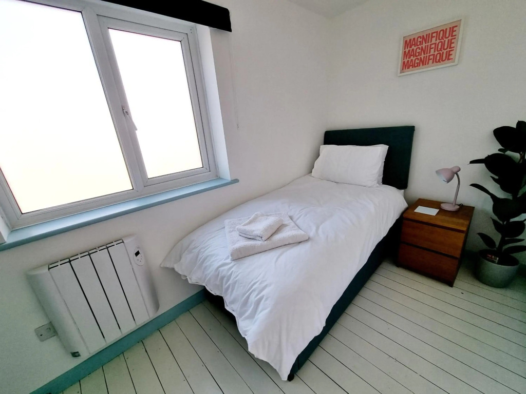 Visit Seaford Apartment - 4 Bedroom - Sleeps 9
