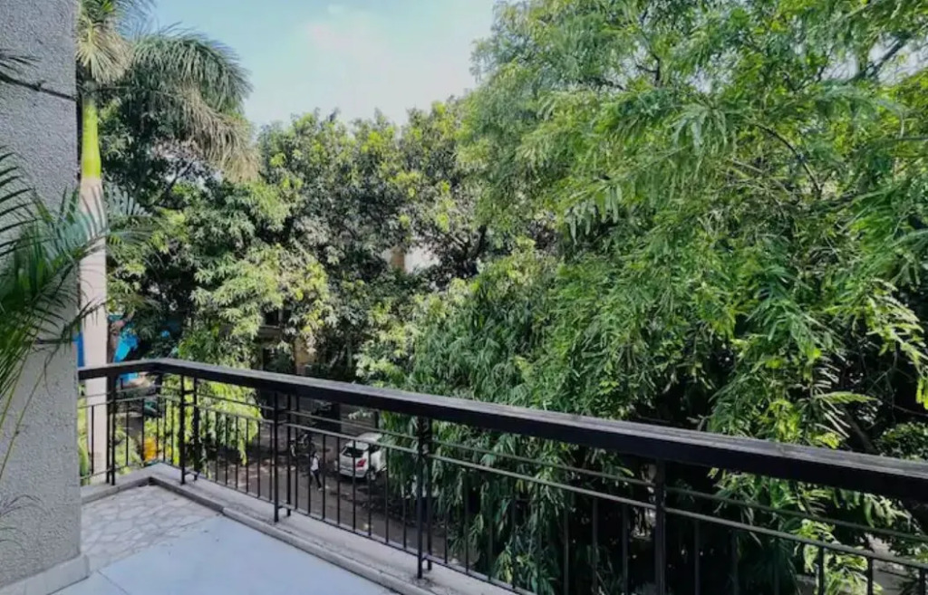Bluo 2Bhk Panchsheel Enclave - Balcony Park