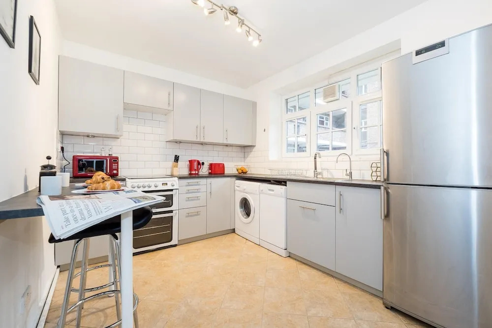 Bright Battersea pad Sleeps 5