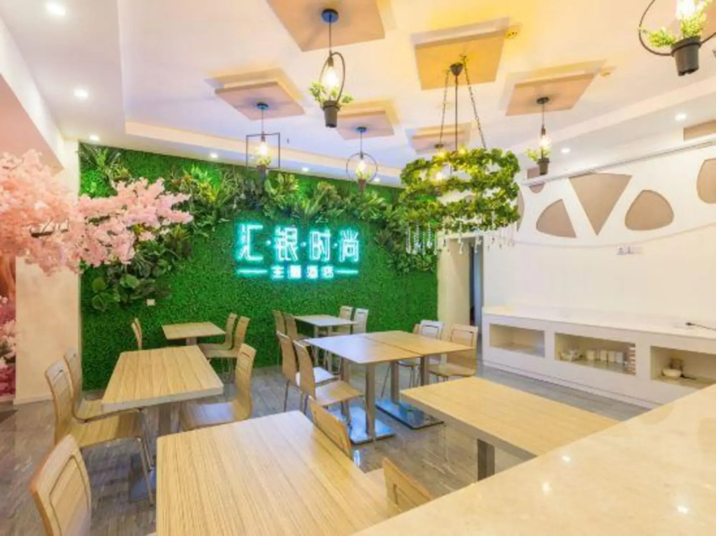 Guangzhou Huiyin Fashion Hotel (Pazhou Convention and Exhibition Xingang East Subway Station)