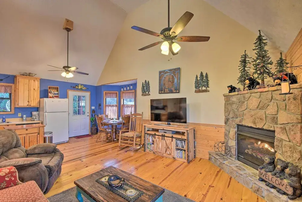 Family-friendly Cabin ~ 1 Mile to Hike & Swim!
