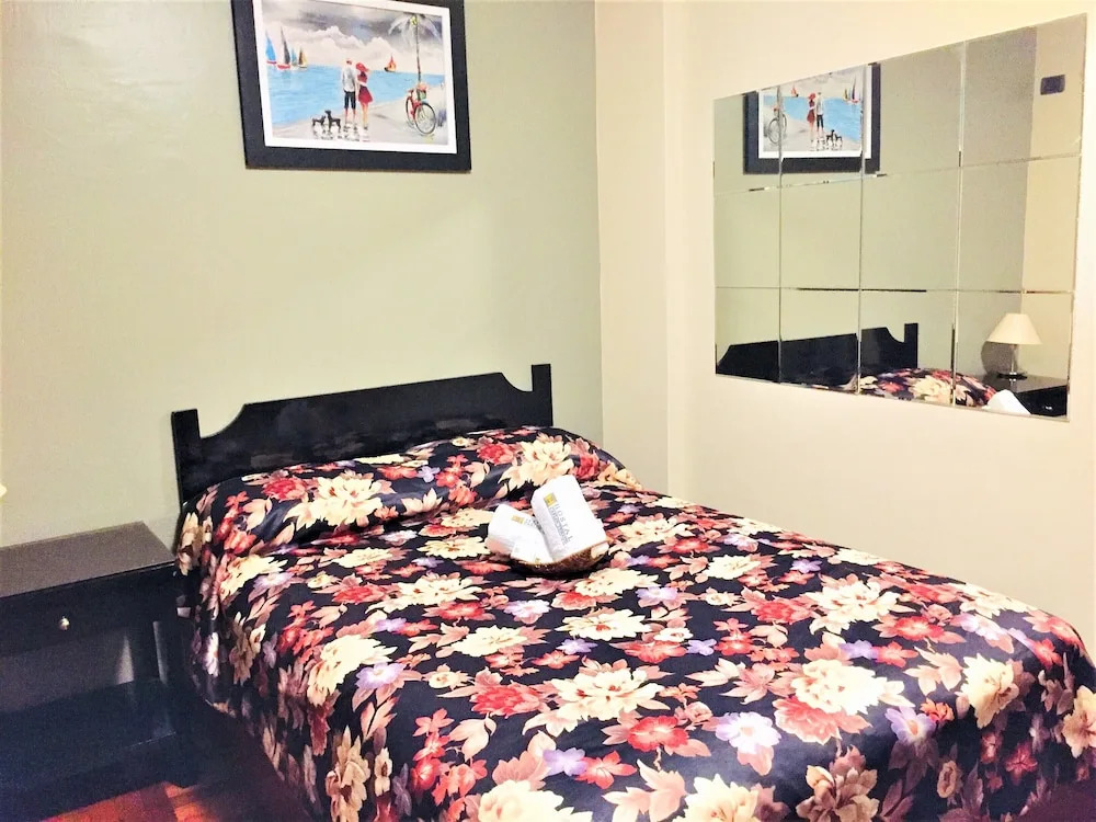 Hostal Carlos Tenaud