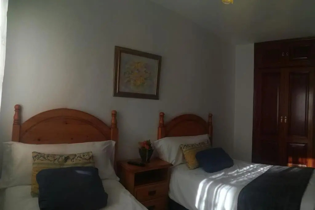 Apartamento en edificio nuevo, con piscina, vistas a la ría y al puerto, ESTANCIA MÍNIMA 14 noches, perfil familiar, no se admiten grupos de jovenes