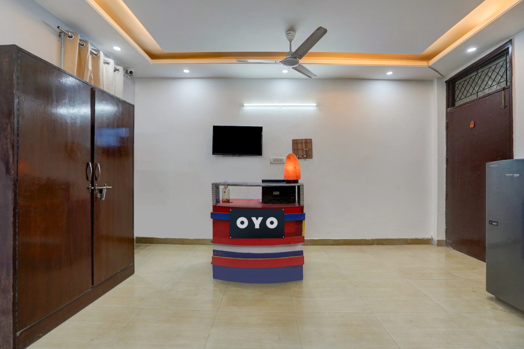 Super Hotel O Silver Key KD plaza Near Saket Metro station