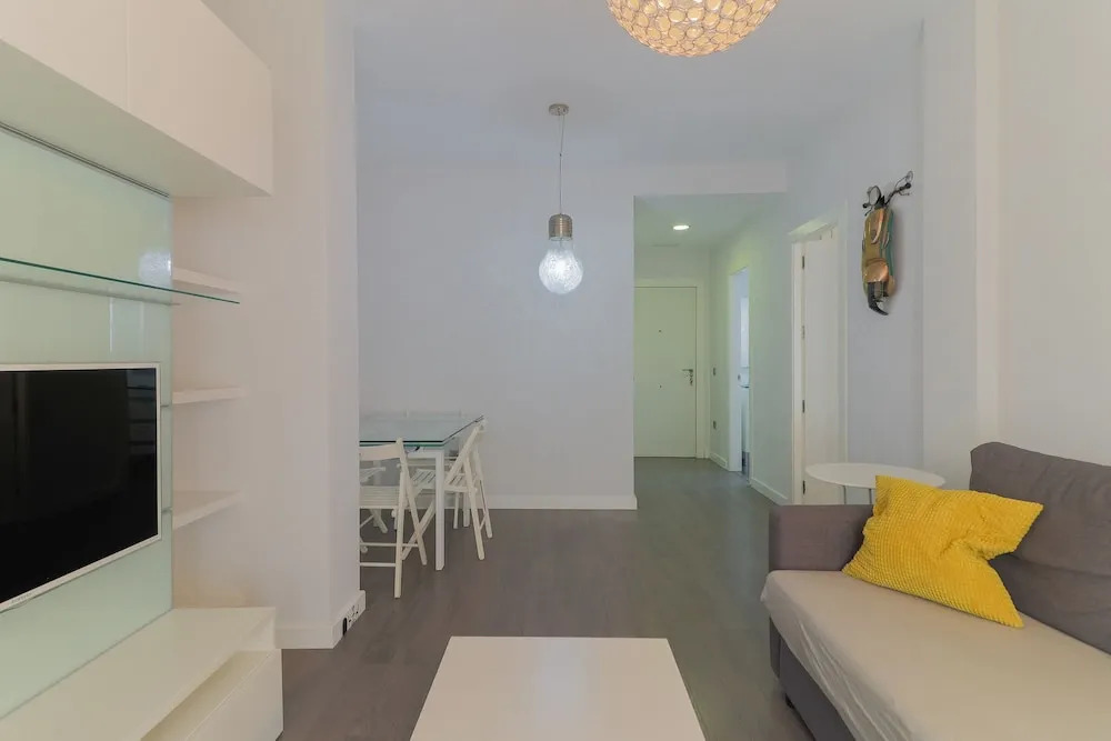 Cosy 1 Bedroom Calle Victoria