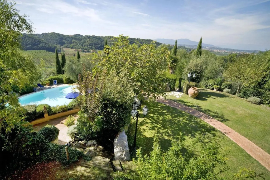 Villa Le Rondini by Salogi Villas