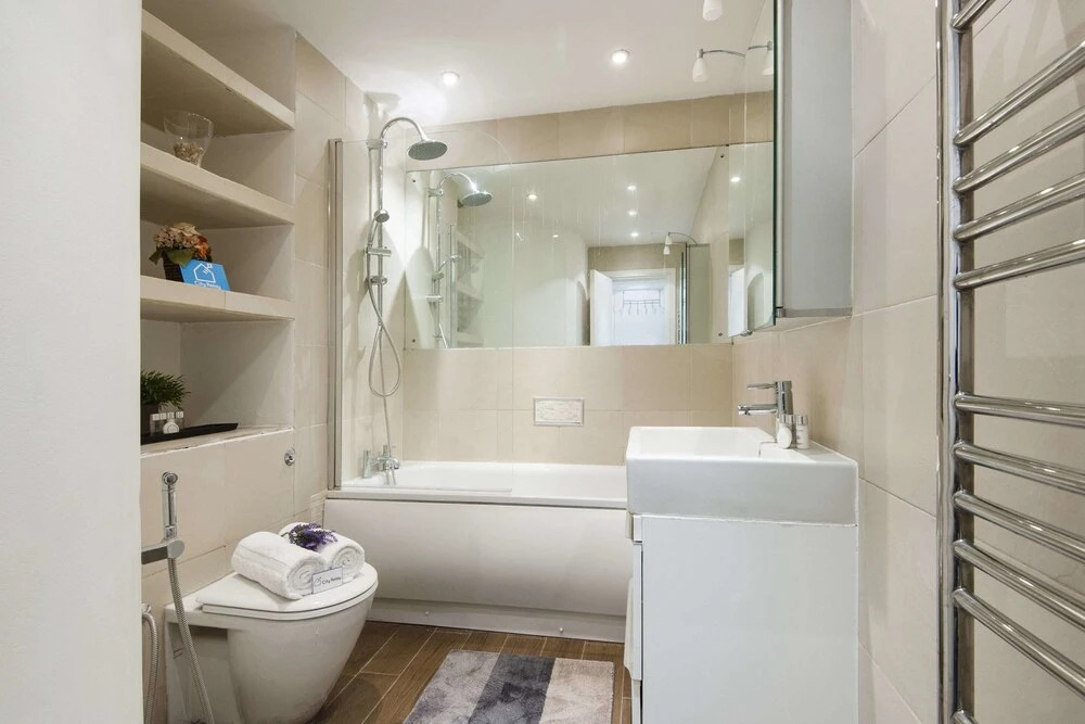 Stunning  Queensway Apartment - SGS