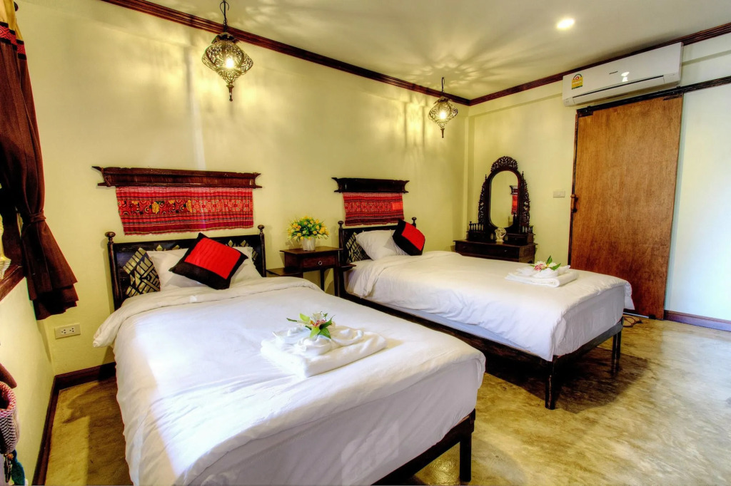 Baankeaw Huenkwan Boutique Hotel