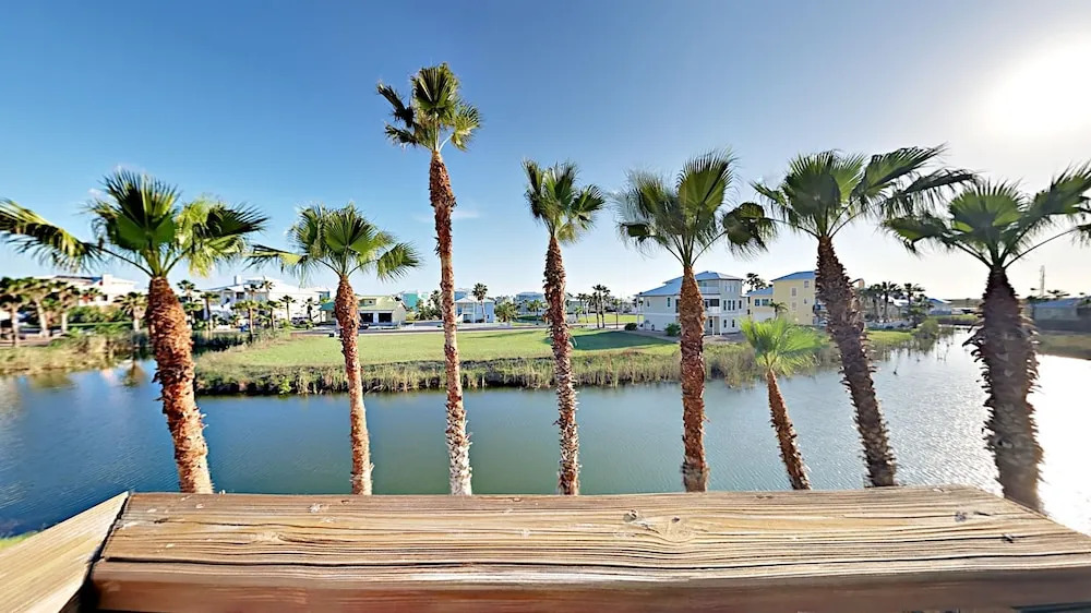 Beachy Keen 5 Bedrooms 4 Bathrooms Home