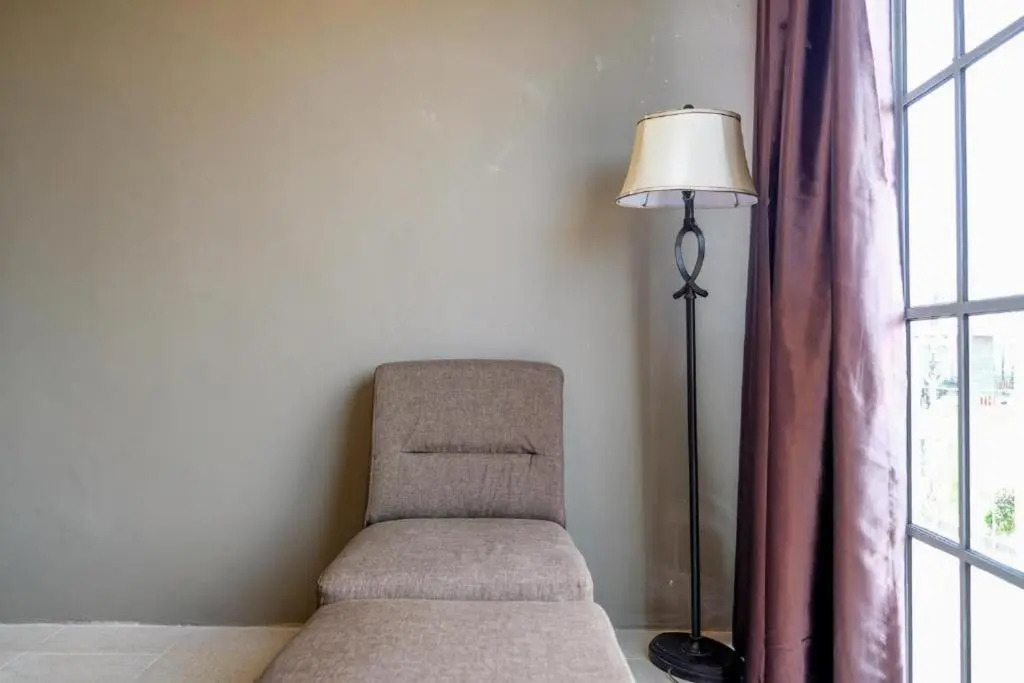 OYO 91252 Graceland Inn