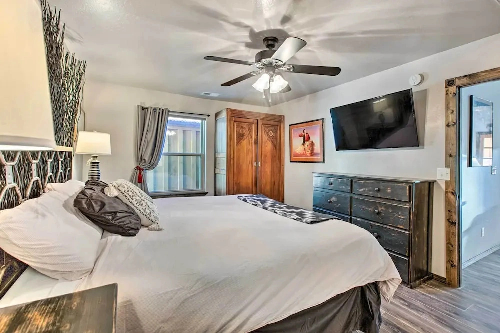 4 Units in Red River: Mtn Views, Steps to Main St