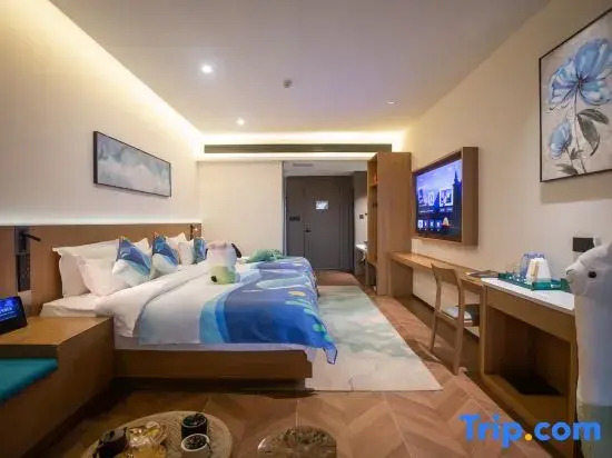 Huaqianzhu Hot Spring Hotel (Kunming Dianchi Xishan Scenic Area)