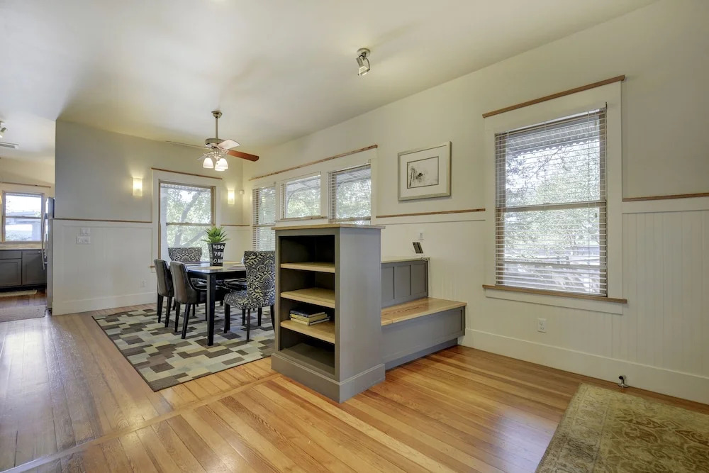 3Br 2BA New Luxury Downtown Austin Townhome by RedAwning