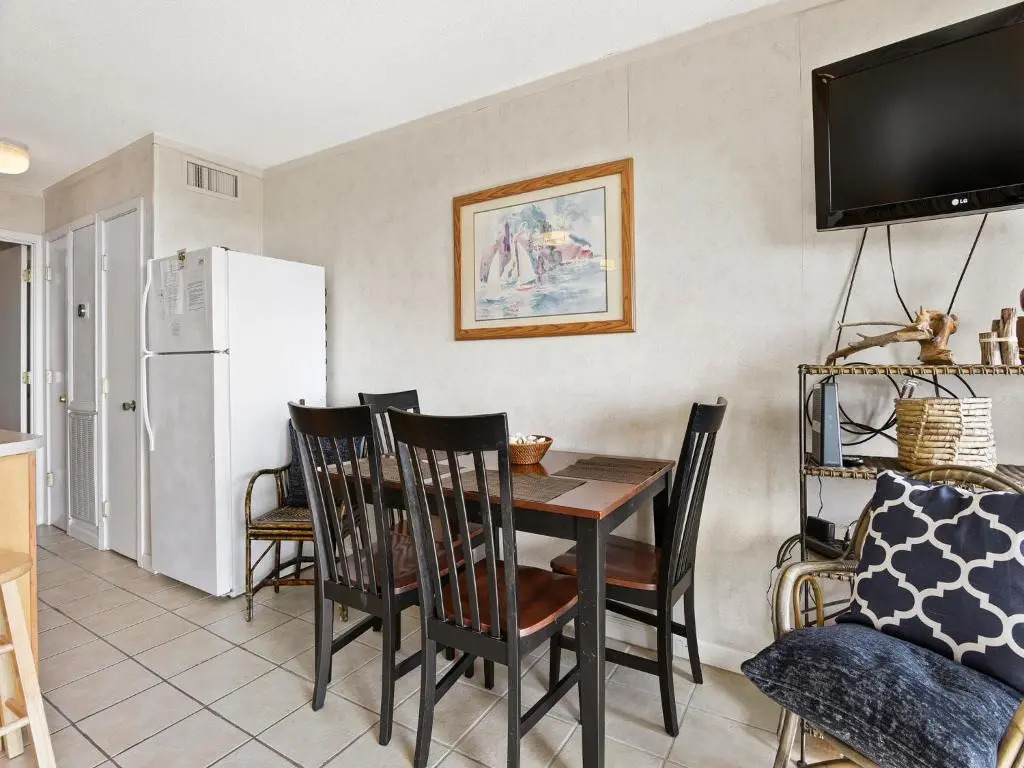 Beach & Tennis Admirals Row 105, Ocean Front, 1 Bedroom, 2 Pools, Tennis