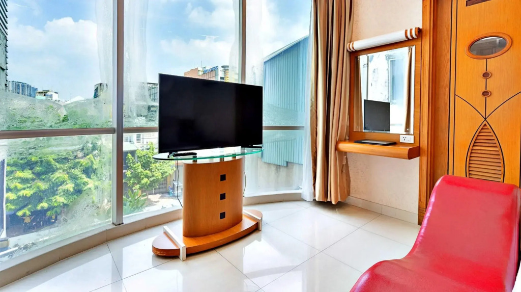 S79 Happy Hotel