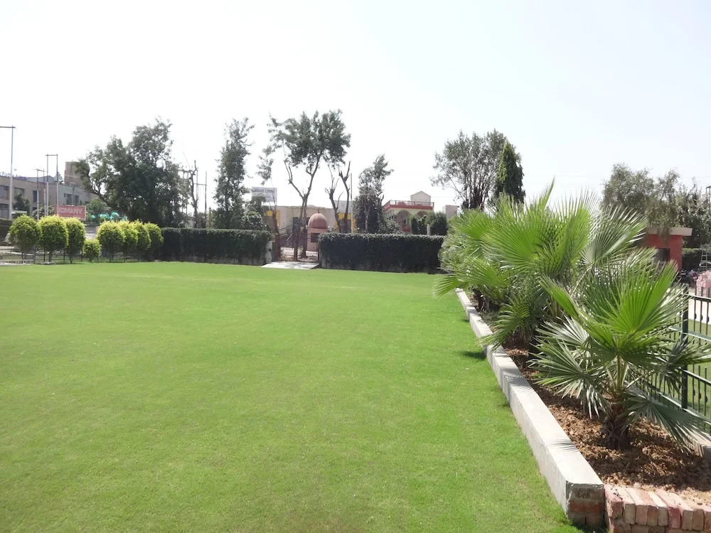 OYO 16768 Hotel Lotus Grand