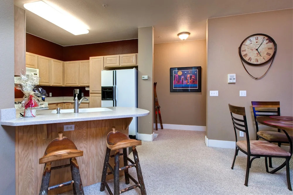 Mountain View Hot Tub Condo by RedAwning