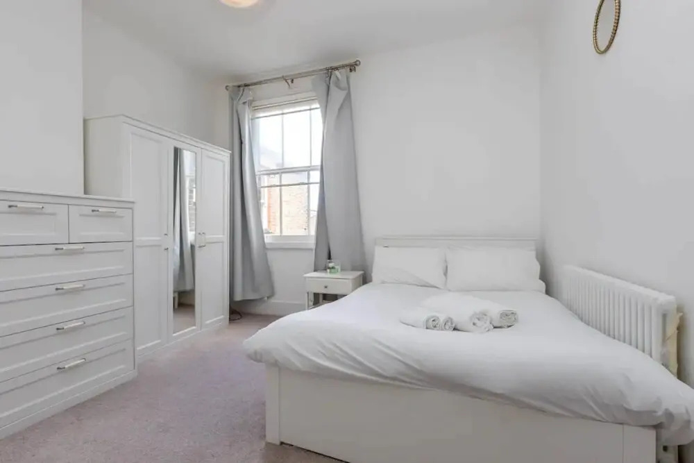 Spacious 5 Bedroom Home in Camden
