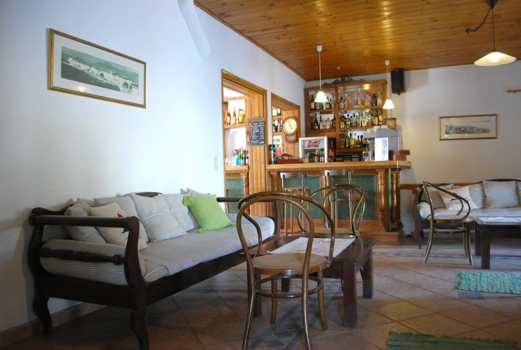 Sirocos Rooms And Studios