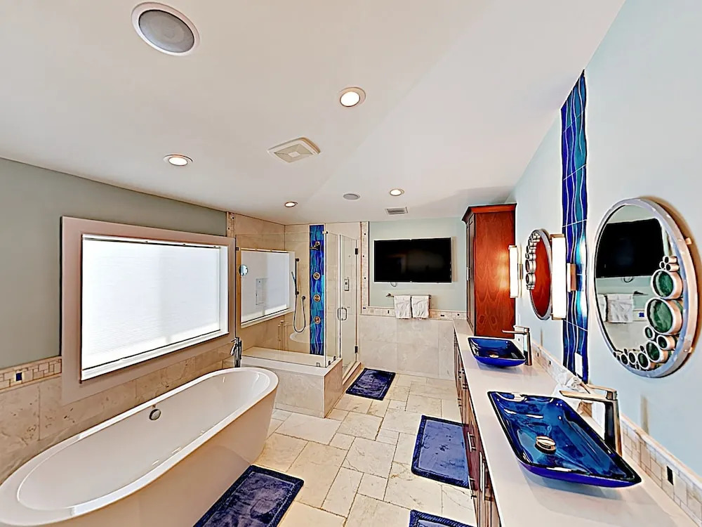 Modern Coco Plum W/ Pool, Hot Tub & Dock! 4 Bedroom Home