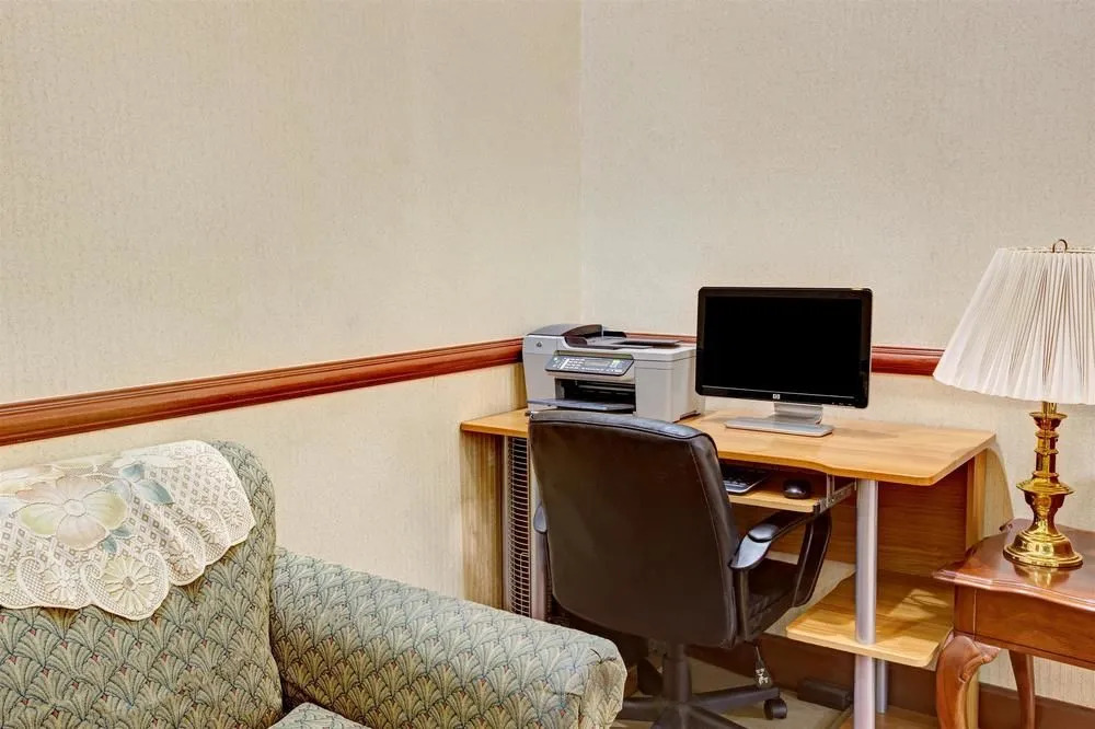 Days Inn Suites Airport Southwest