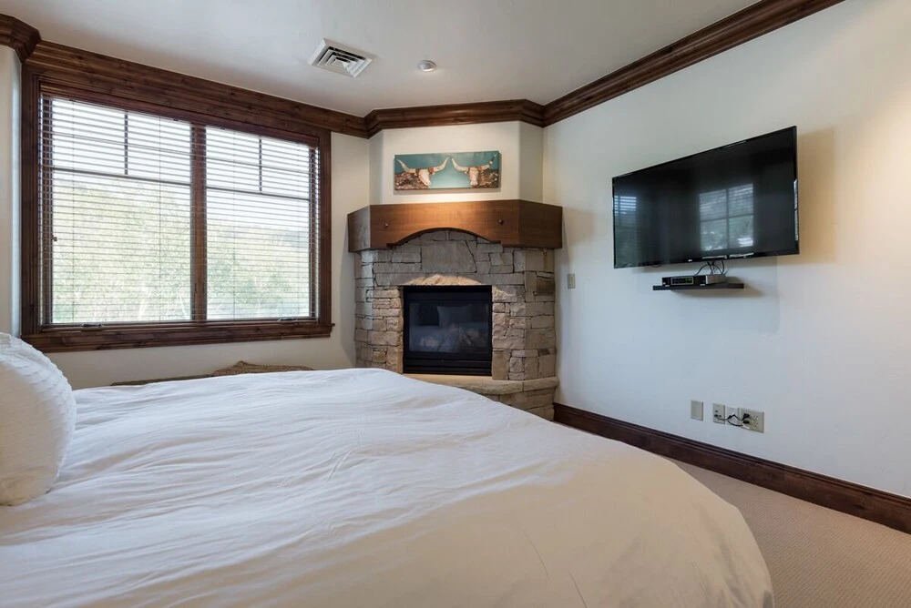 Silver Strike Lodge #403 - 2 Bed + Den