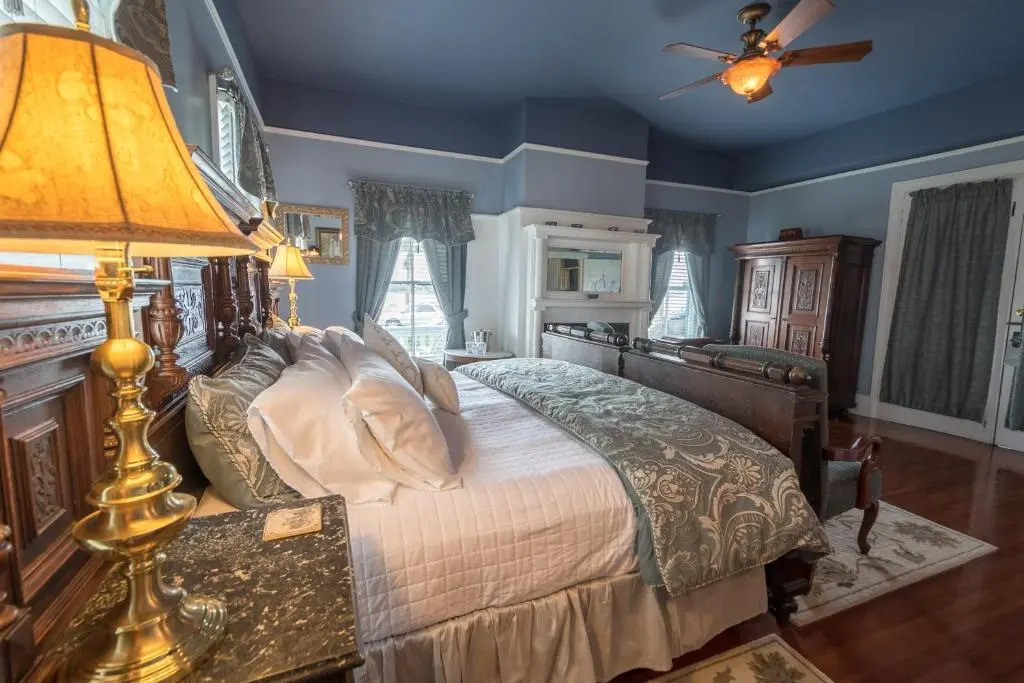 Bayfront Westcott House Bed & Breakfast