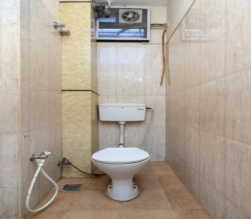 Oyo 8410 Rajeswari Tower