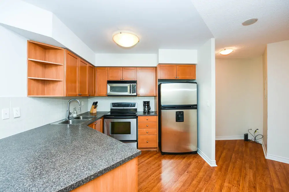 Canadian Madmac Furnished Apartment - Square One Ovation