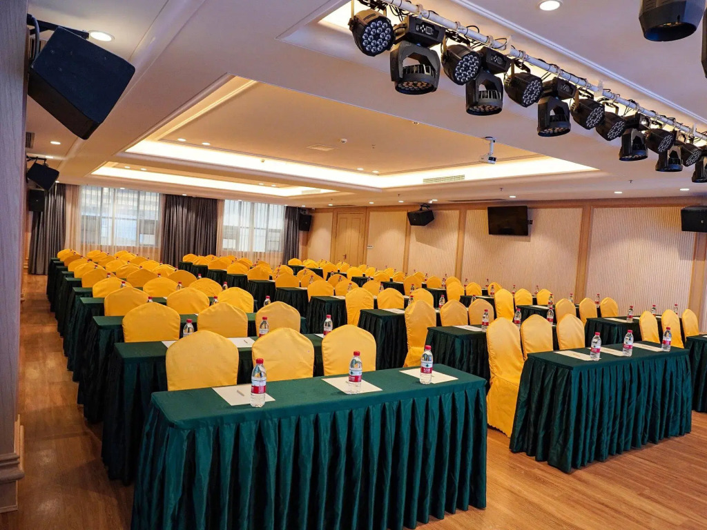Vienna International Hotel (Dongguan Shipai Ecological Park)