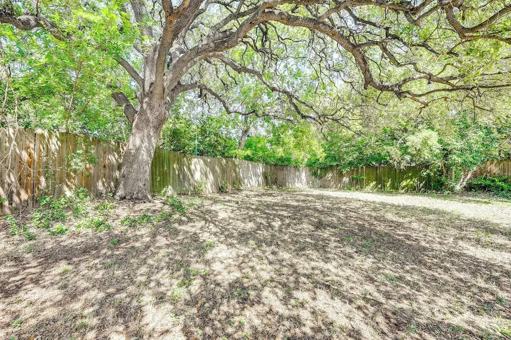 Spacious San Antonio Home: Google Fiber, Game Room