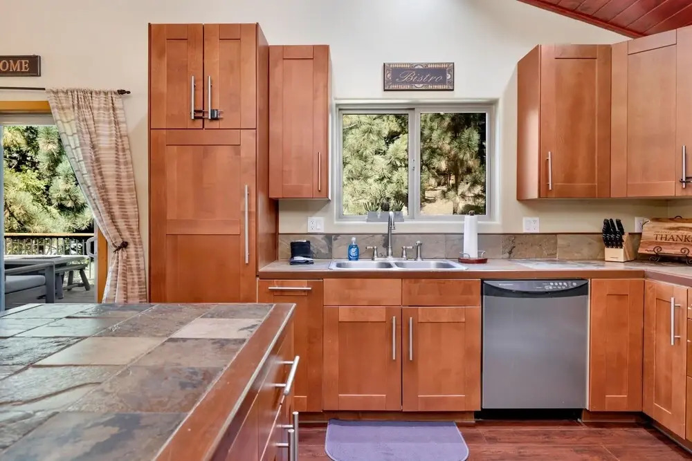 2056-top Notch Lodge 3 Bedroom Home by RedAwning