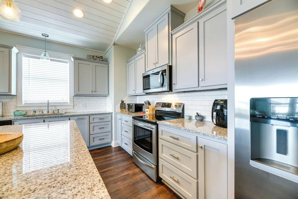 Resort Perks: Waterfront Rockport Home!