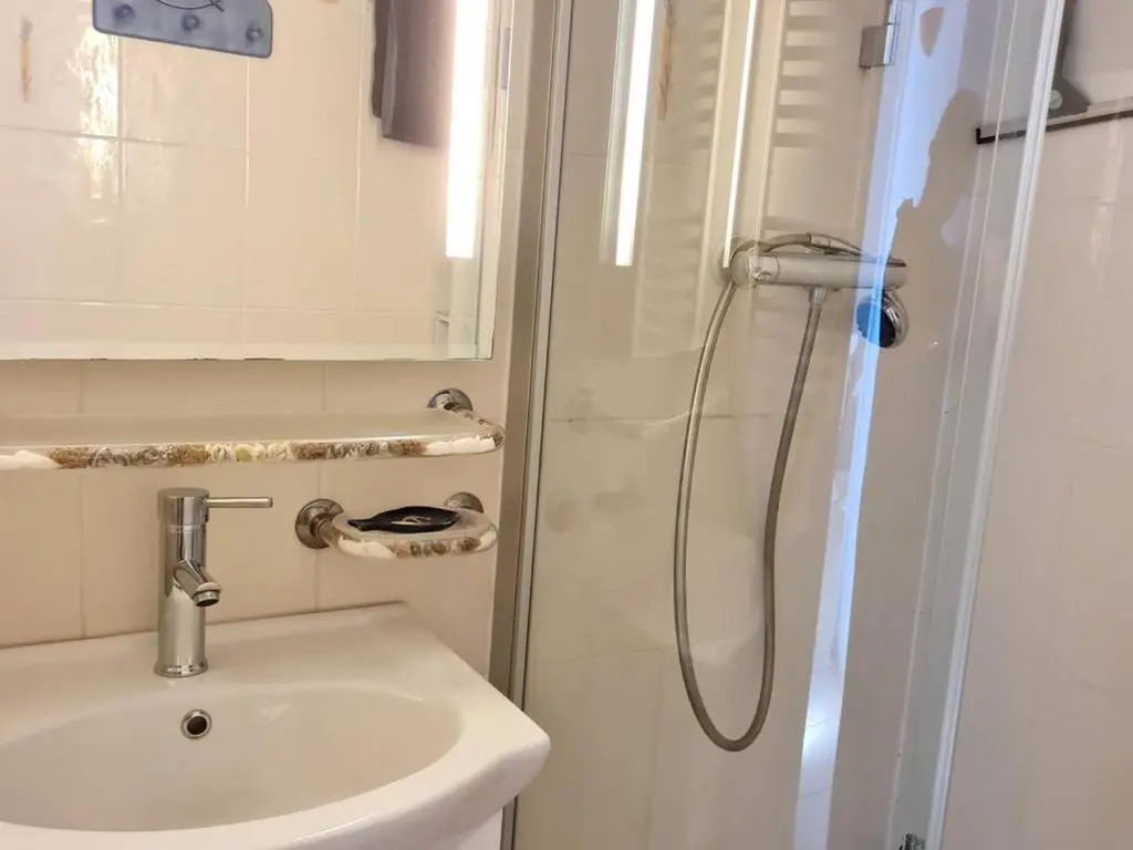 Appartement Six-Fours-les-Plages, 3 pièces, 6 personnes - FR-1-316-95