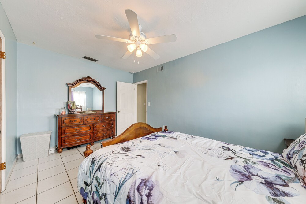 < 4 Mi to Hard Rock Stadium: Miramar Home w/ Bbq!